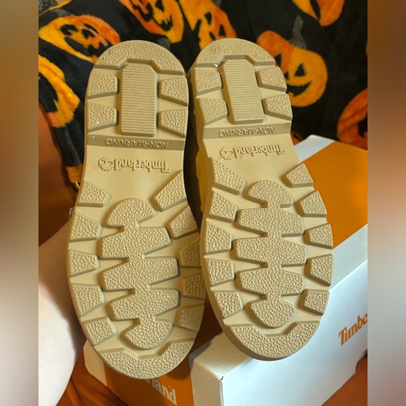 Boys Timberland Classic Waterproof Boots - Picture 3 of 9